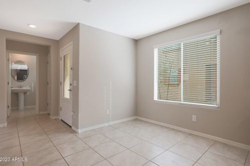 8029 Albeniz Pl, Phoenix AZ  85043 exterior