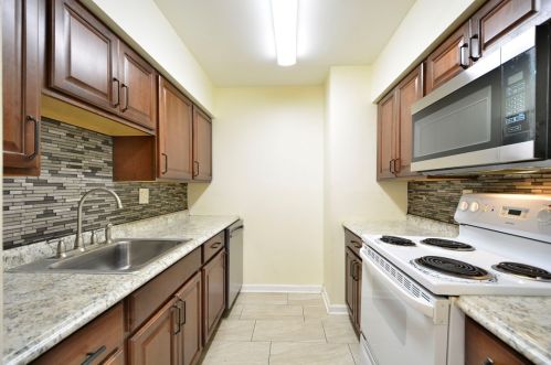 4074 Sanlin Dr, Moon Twp PA  15108-2877 exterior