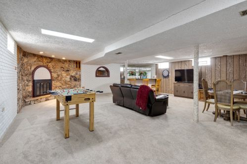 8232 Catherine Ave, Chicago IL 60656-1110 exterior