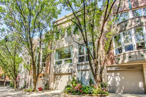 2675 Greenview Ave, Chicago, IL 60614-1183