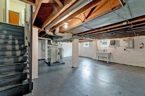 1801 Universal Rd, Pittsburgh PA 15235-3955 exterior