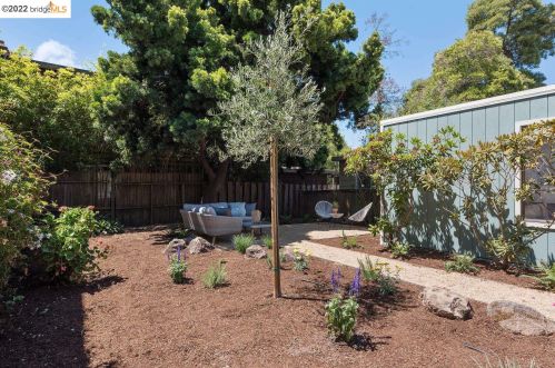 2718 Russell St, Berkeley CA 94705-2333 exterior