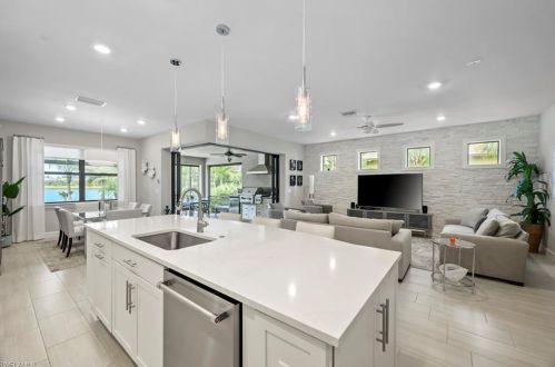 2727 Aviamar Cir, Naples FL 34114-9756 exterior