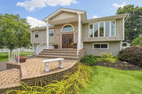 12 Bethal Ln, Commack, NY 11725-1004