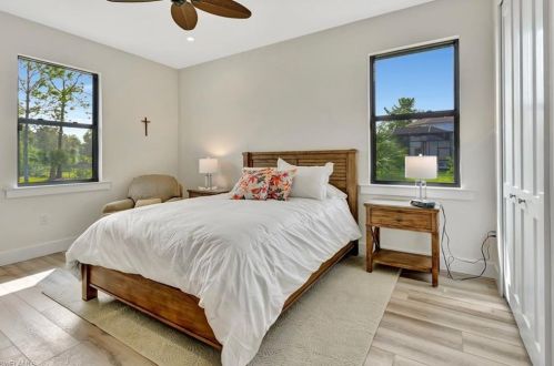 870 8 St, Naples FL 34120-0411 exterior