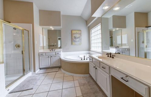 4933 China Gdn Dr, Austin TX 78730-3577 exterior