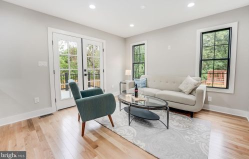 1505 Crestwood Dr, Alexandria VA  22302-2303 exterior