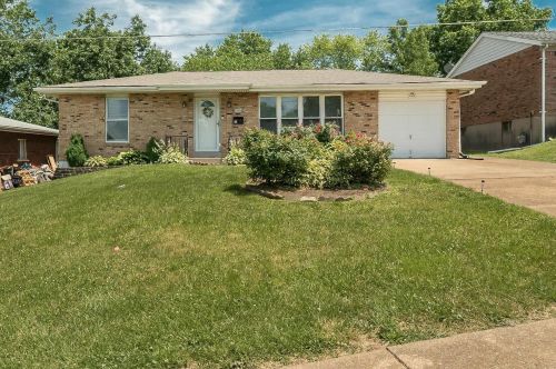4464 Hoffmeister Ave, Saint Louis, MO 63125-2208