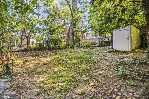 5823 Monticello Rd, Alexandria VA 22303-1302 exterior