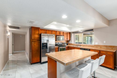 15614 29 Ave, Phoenix AZ 85053-4056 exterior