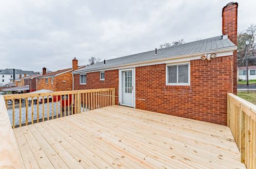 1421 Harris Ave, Pittsburgh PA 15205-3946 exterior