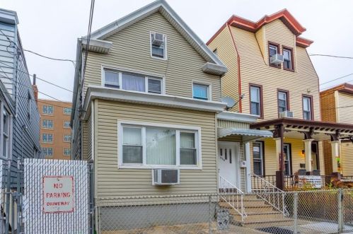 528 St, Union City NJ 07087-3856 exterior