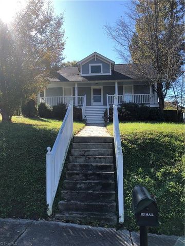 402 Mcculloch St, Greensboro, NC 27406-1531