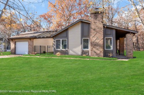 64 Buckingham Dr, Jackson Twp, NJ 08527-2639