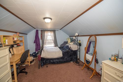 37 Chateau Dr, Huntington Station NY 11747-4131 exterior