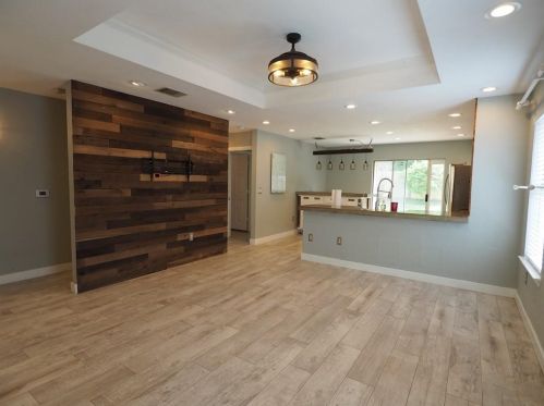 7121 Cayenne Ln, Austin TX  78741-7516 exterior