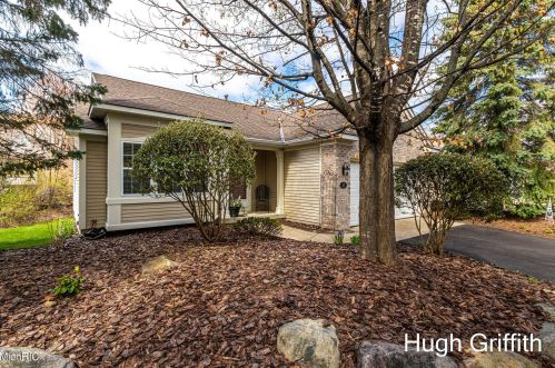 33 Aspen Ln, Grand Rapids, MI 49546-1406