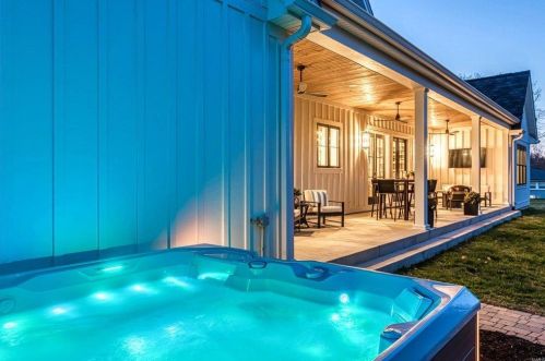 100 Ladue Meadows Ln, Saint Louis MO 63141-7503 exterior