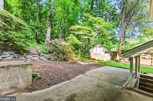 18052 Ml Crk Dr, Rockville MD 20855-1000 exterior