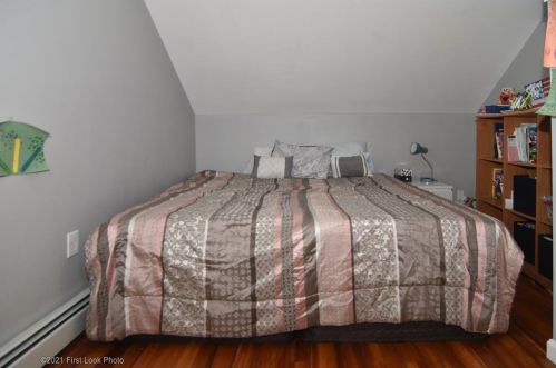 366 Sharon St, Providence RI 02908-2219 exterior