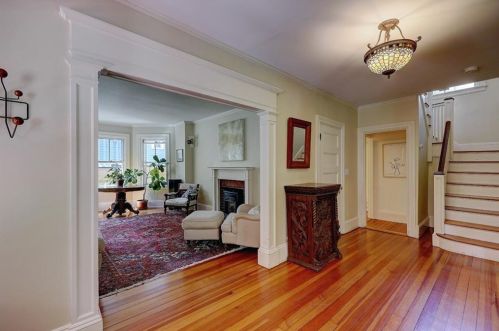 690 Angell St, Providence RI 02906-5309 exterior