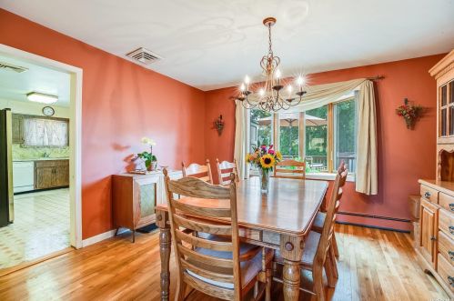 40 Kent Rd, Valley Stream NY 11580-3333 exterior