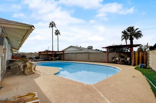 3326 Evans Dr, Phoenix AZ 85032-5575 exterior