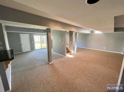 3 Bakley Ter, Town Center NJ 07052-2169 exterior