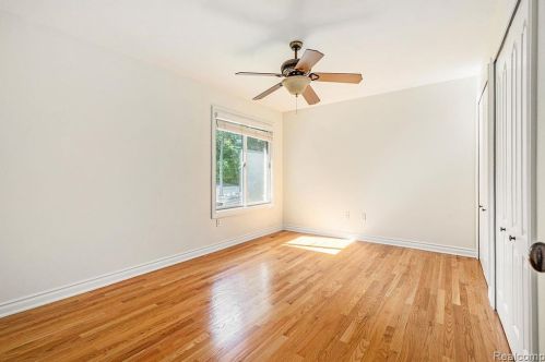 692 Appalachi St, Walled Lake MI  48390-1005 exterior