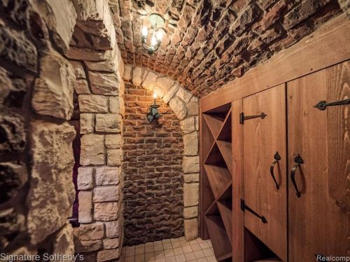 2009 Victoria Hl, Rochester MI exterior