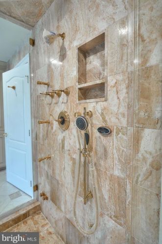 2221 Jefferson Ln, Huntingdon Valley PA 19006-6038 exterior