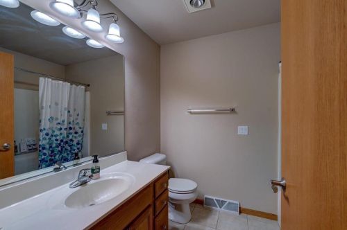 6902 Littlemore Dr, Madison WI  53718-3332 exterior