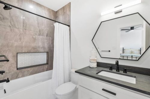 33218 Waltham Xing, Fulshear TX 77441-4205 exterior