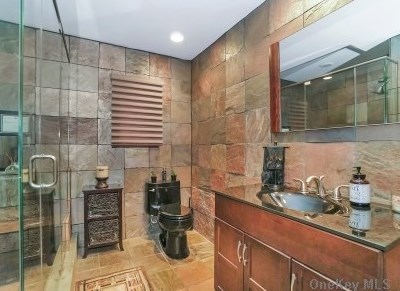 8 White Spruce Cir, Commack NY 11725-4323 exterior