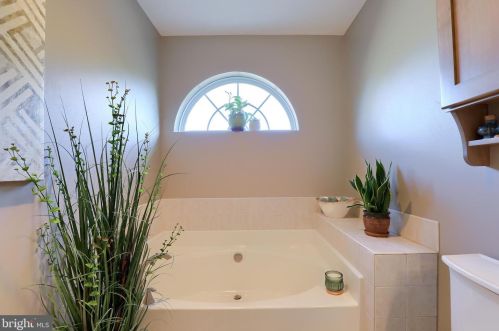 34 Red Leaf Ln, Lancaster PA 17602-7000 exterior