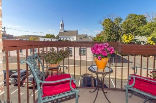 190 Morris Ave, Springfield NJ  07081-1201 exterior