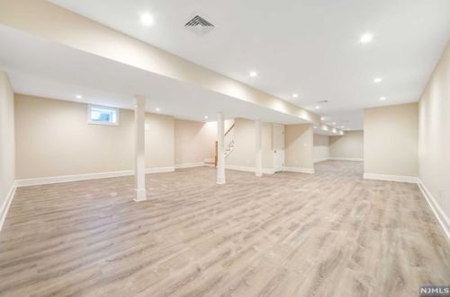 81 Trommel Dr, Mahwah NJ 07430-1533 exterior