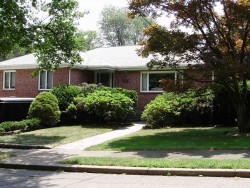 15 Peregrine Rd, Newton, MA 02459-3442