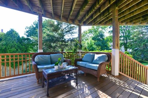 151 Allston Ave, Middletown RI 02842-5803 exterior