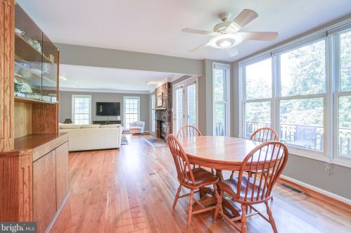 9400 Fox Hollow Dr, Rockville MD 20854-2083 exterior