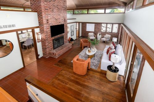 2 Sherwyn Ln, Saint Louis MO 63141-7821 exterior