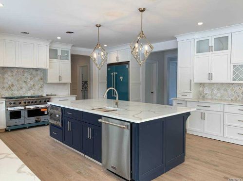 4 Capel Dr, Huntington Station NY 11746-5803 exterior