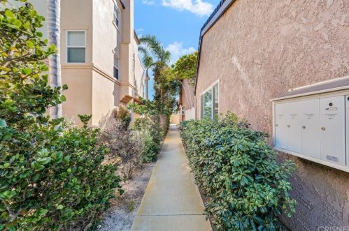 5356 Driftwood St, Oxnard CA 93035-1032 exterior