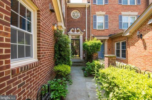 4004 Highwood Ct, Washington DC  20007-2131 exterior