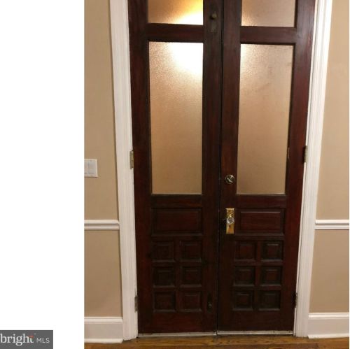 241 Bainbridge St, Philadelphia PA 19146-2034 exterior