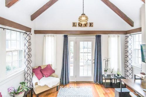 8415 Fox Croft Ln, Milwaukee WI 53217-2226 exterior