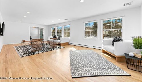 284 Pelican Rd, Middletown NJ 07748-3040 exterior