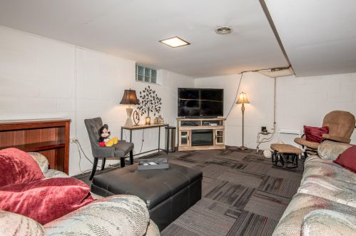 6957 Verona Ct, Milwaukee WI 53227-4429 exterior