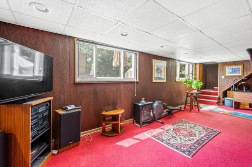 1236 Pinewood Dr, Pittsburgh PA 15243-1812 exterior