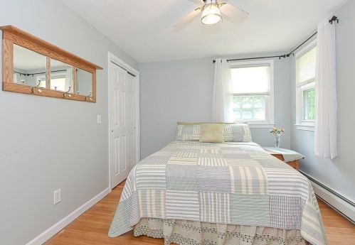 69 Lincoln Rd, Sutton MA 01590-3715 exterior